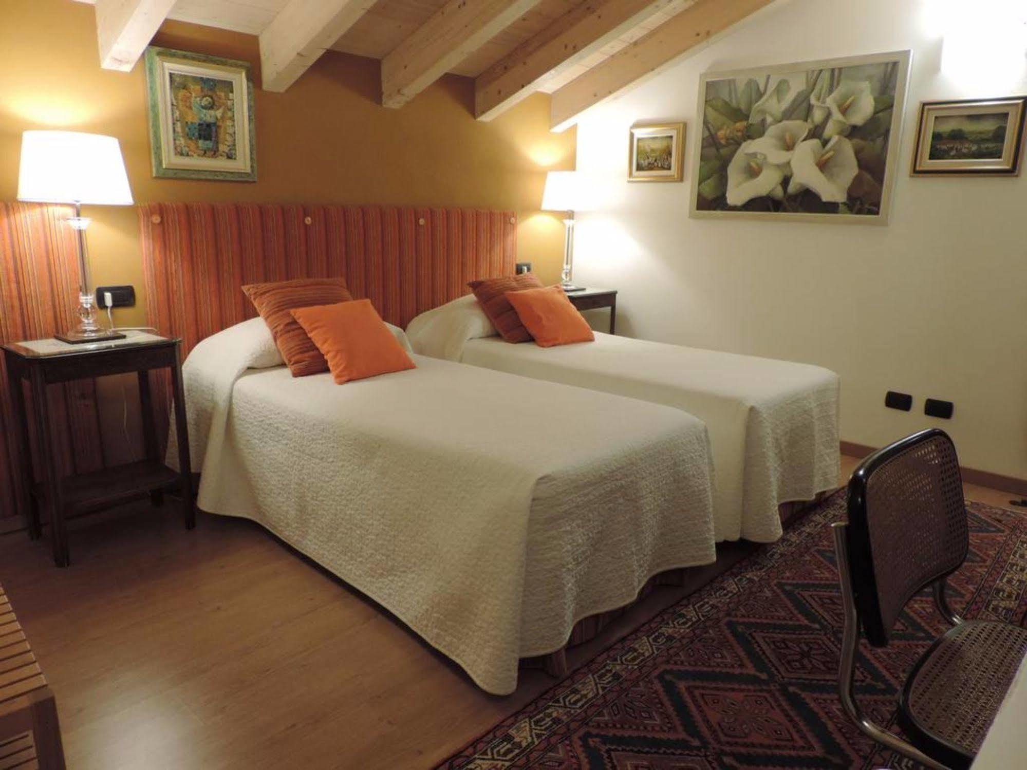 La Collina Since 2008 No Smoking B&B Βαρέζε Εξωτερικό φωτογραφία