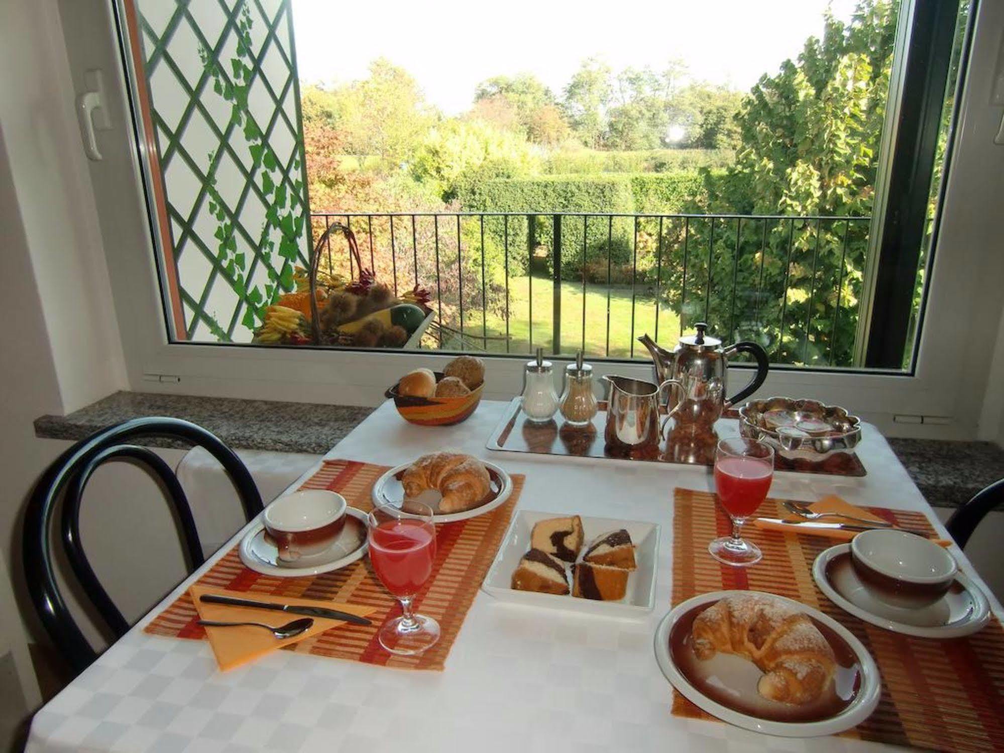 La Collina Since 2008 No Smoking B&B Βαρέζε Εξωτερικό φωτογραφία