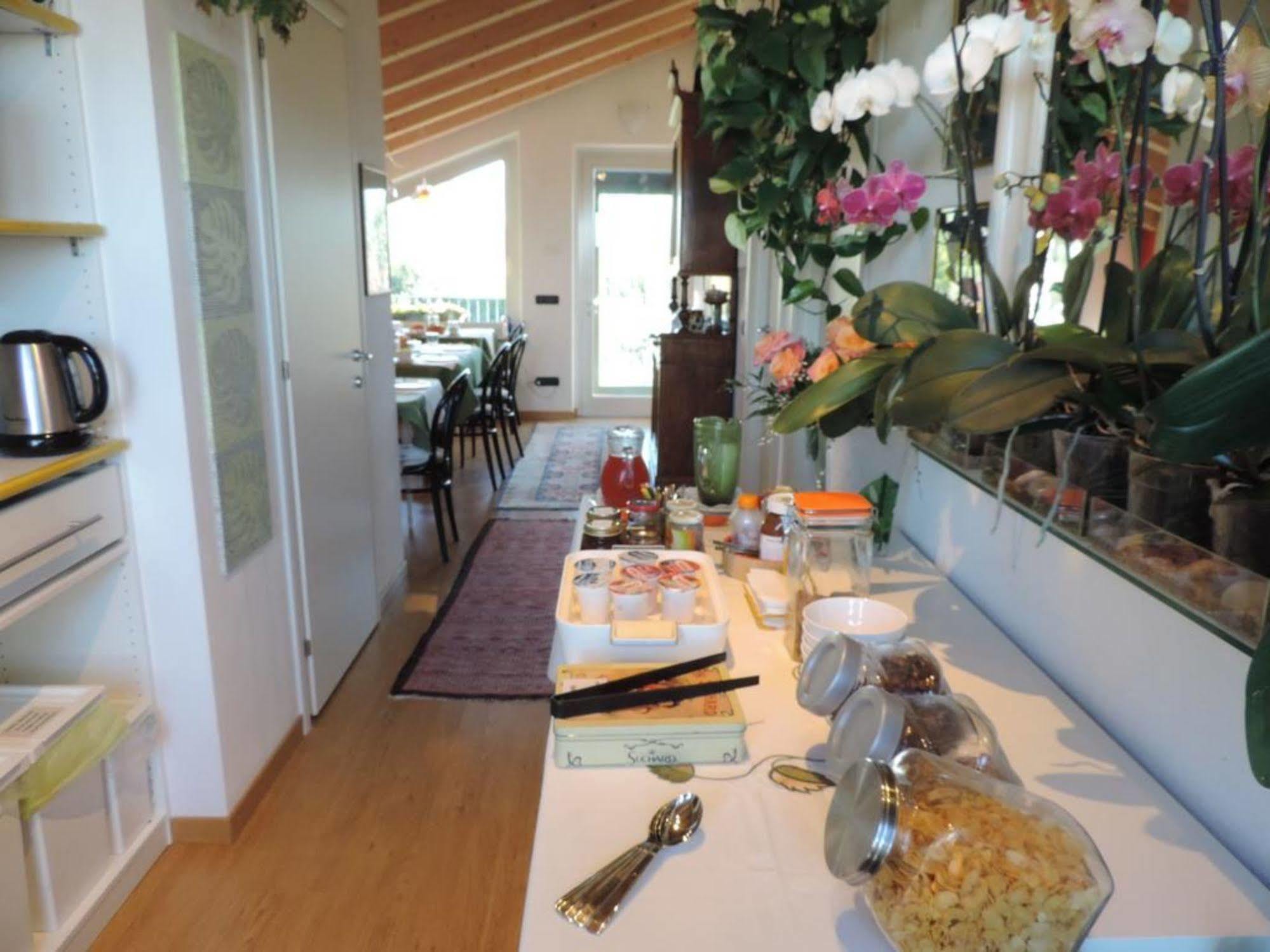 La Collina Since 2008 No Smoking B&B Βαρέζε Εξωτερικό φωτογραφία